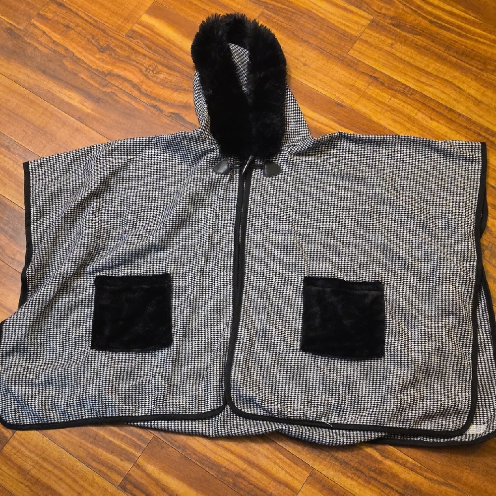 Stylish Houndstooth Hooded Cape for Women